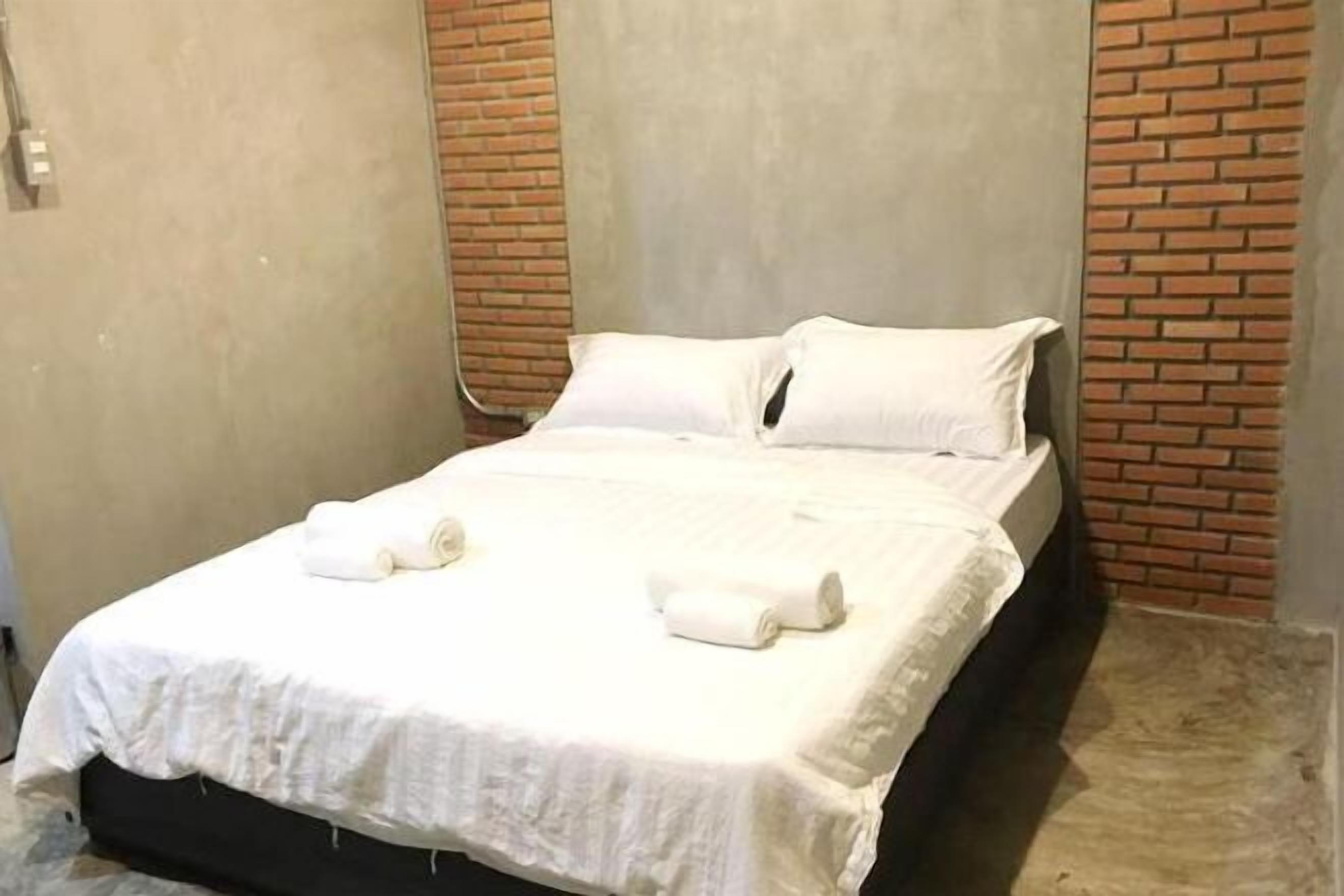 WiFi (無料)、ベッドシーツ