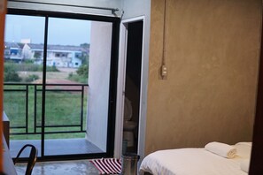 Superior Loft Queen Room | Baño | Regadera, regadera tipo lluvia, amenidades de baño gratuitas, toallas