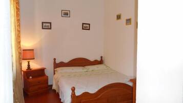 Chambre Double, 1 chambre (Shared Bathroom)
