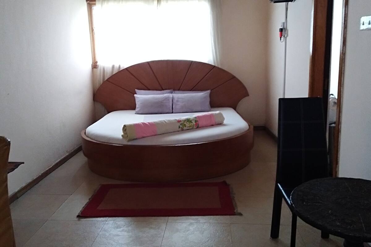 Chambre Double Standard, 1 grand lit, non-fumeurs | Minibar, bureau, rideaux occultants, fer et planche à repasser