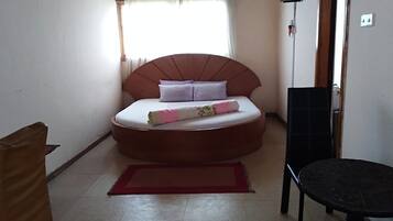 標準雙人房, 1 張加大雙人床, 非吸煙房 | 迷你吧、書桌、遮光布/窗簾、熨斗/熨衣板