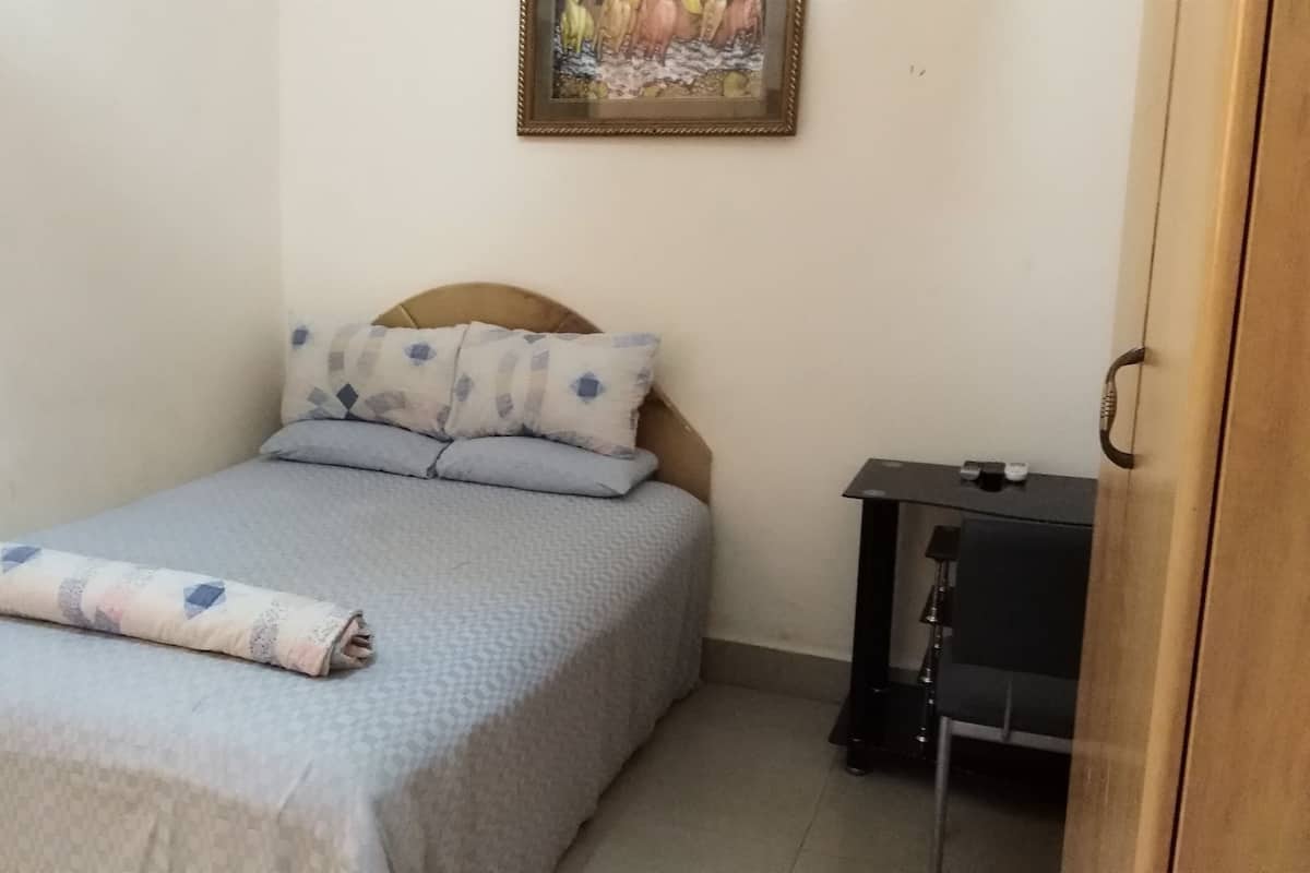 Standard Double Room, 1 Katil Kelamin (Double) | Bar mini, meja, langsir/tirai gelap terus, seterika/papan seterika