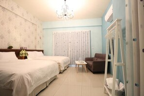 Escritorio, cortinas blackout, wifi gratis y ropa de cama 