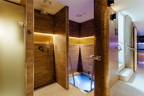 Sauna, bain à remous, hammam, soins corporels, soins d'hydrothérapie