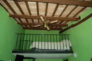 Quarto casal ou duplo standard | Escrivaninha, camas extras/dobráveis (sobretaxa), roupa de cama