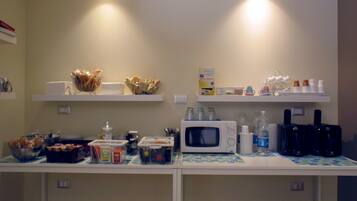 Free daily buffet breakfast