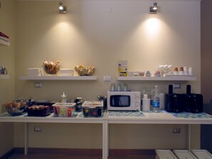 Free daily buffet breakfast