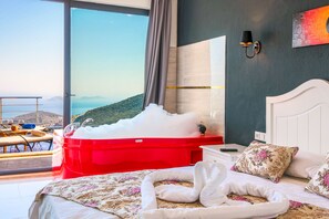 Villa, 1 camera da letto, vista mare | 1 camera, una scrivania, ferro/asse da stiro, Wi-Fi gratuito