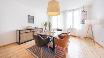 Apartment, 2 Schlafzimmer (1. OG links) | Wohnzimmer