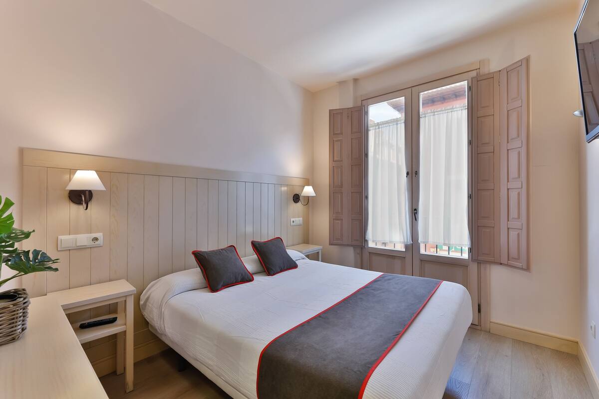 Habitación doble | Escritorio, wifi gratis, ropa de cama