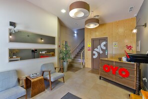 Reception - OYO Hostal La Chata (La Granja de San Ildefonso)