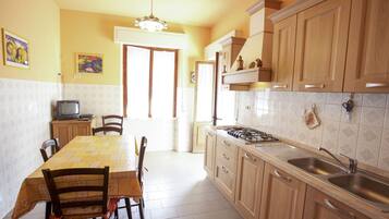 Apartment, 2 Bedrooms | Private kitchen | Fridge, oven, stovetop, cookware/dishes/utensils