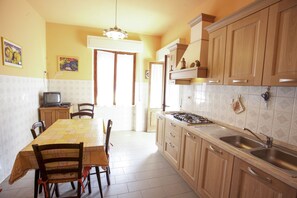 Apartment, 2 Bedrooms | Private kitchen - Appartamento La Posta Pomonte (Marciana)
