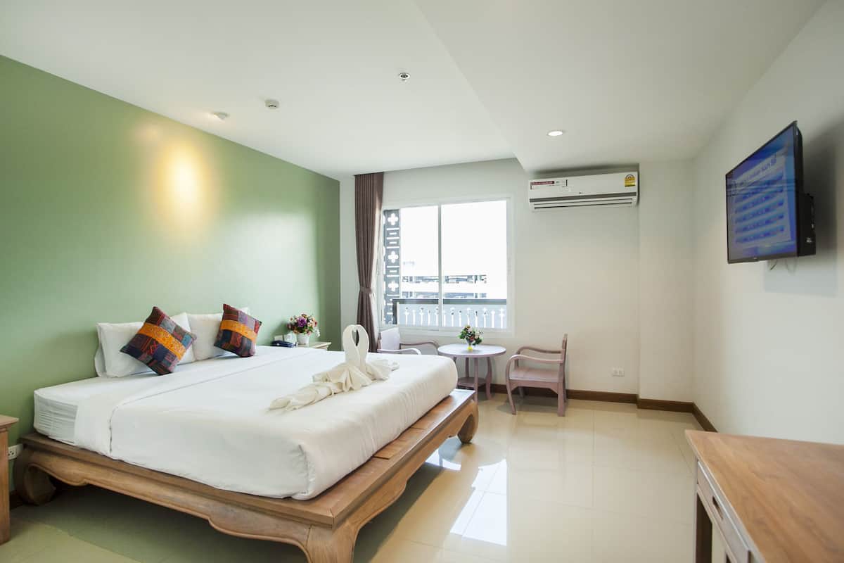 Blackout curtains, free WiFi, wheelchair access