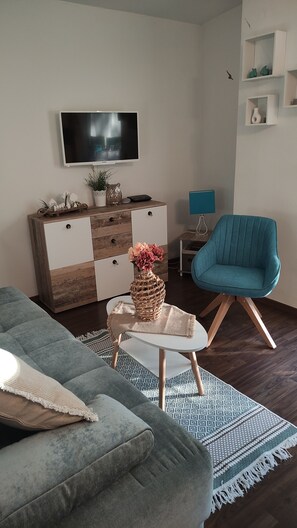 Smart-tv, boeken en een stereo