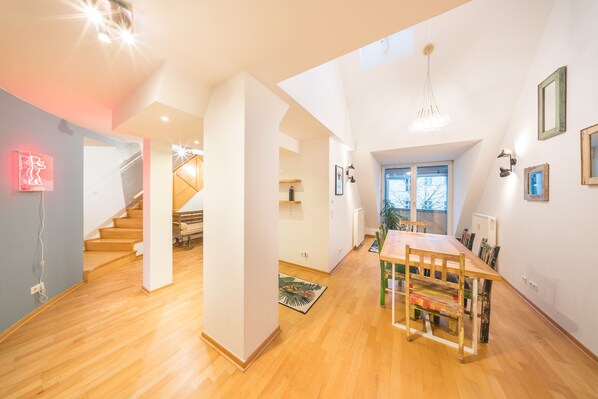 公寓, 4 间卧室 | 3 多间卧室、特色装修、特色家居、办��公桌