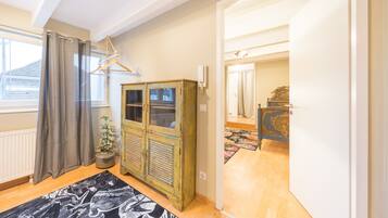 Apartment, 4 Bedrooms | 3 bedrooms, individually decorated, individually furnished, desk