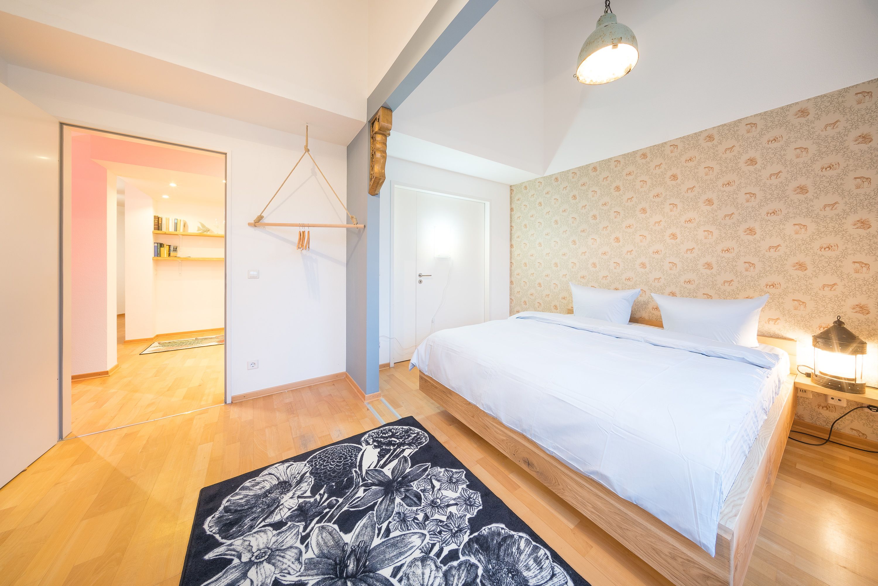 3 habitaciones, decoración personalizada y muebles diferentes 