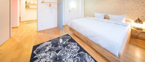 3 habitaciones, decoración personalizada y muebles diferentes