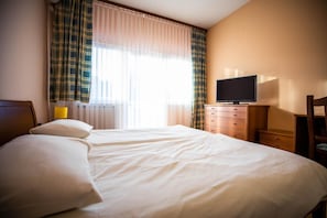 In-room safe, desk, iron/ironing board, free cots/infant beds - B&B Mreznica House DP (Duga Resa)