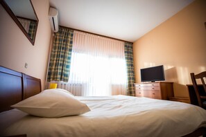 In-room safe, desk, iron/ironing board, free cribs/infant beds - B&B Mreznica House DP (Duga Resa)