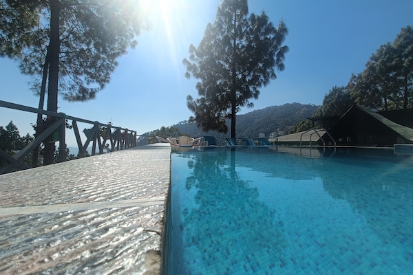 Kolam renang terbuka