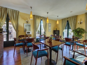 Café da manhã continental grátis todos os dias