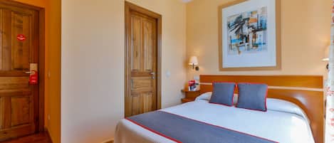 Double Room | Desk, free WiFi, bed sheets