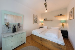 1 bedroom, individually decorated, individually furnished