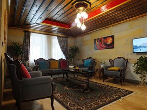 Lobby sitting area - Cappadocia Elite Stone House (Nevsehir)