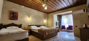 Deluxe Cift Kisilik Oda - Balkonsuz | Desk, blackout curtains, soundproofing, iron/ironing board - Cappadocia Elite Stone House (Nevsehir)