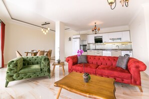 Villa | Wohnbereich | LCD-Fernseher