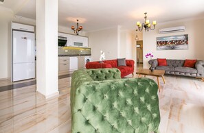 Villa | Wohnbereich | LCD-Fernseher