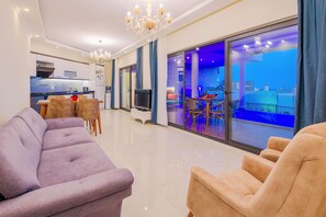 Villa | Wohnbereich | LCD-Fernseher