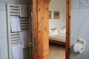 Allergikerbettwaren, kostenloses WLAN, Bettwäsche