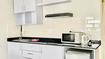 Studio Familial, 2 grands lits | Cuisine privée | Réfrigérateur, micro-ondes dans l'espace commun, congélateur