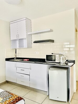 Family Studio, 2 Katil Ratu (Queen) | Dapur peribadi | Peti sejuk, sebuah ketuhar gelombang mikro di kawasan bersama 