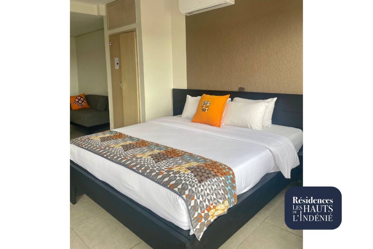 Business Suite | Premium bedding, Select Comfort beds, in-room safe