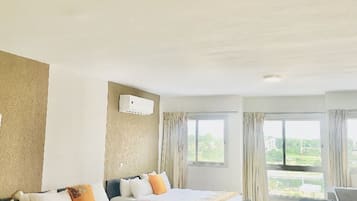 Familienstudio, 2 Queen-Betten | Hochwertige Bettwaren, Select-Comfort-Betten, Zimmersafe