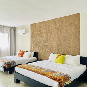 Familienstudio, 2 Queen-Betten | Hochwertige Bettwaren, Select-Comfort-Betten, Zimmersafe