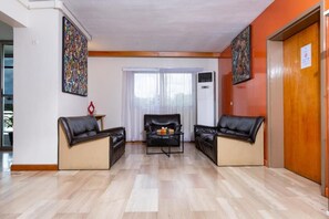 Lobby sitting area - Résidence Les Hauts De l'Indenié (Abidjan)