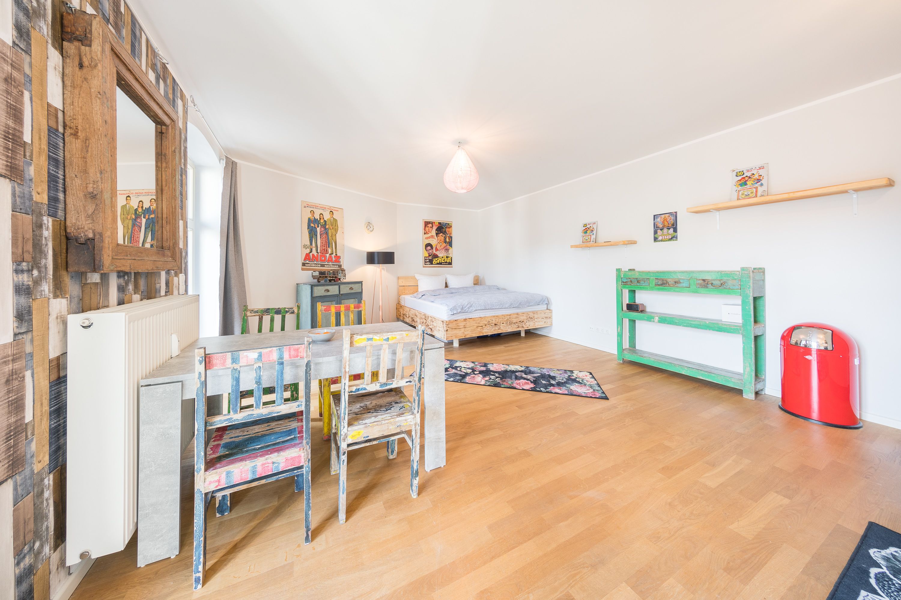 Lägenhet - 1 dubbelsäng | Individuell inredning, unika möbler, skrivbord och strykjärn/strykbräda