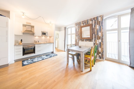 Apartment, 1 Double Bed | Individually decorated, individually furnished, desk, iron/ironing board