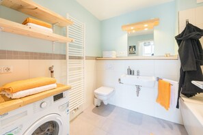 Apartment, 1 Doppelbett | Badezimmer | Dusche, Haartrockner, Bademäntel, Handtücher