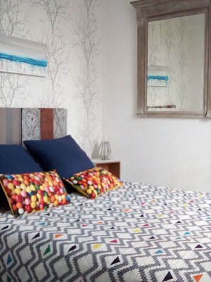 1 chambre, bureau, chambres insonorisées, fer et planche à repasser