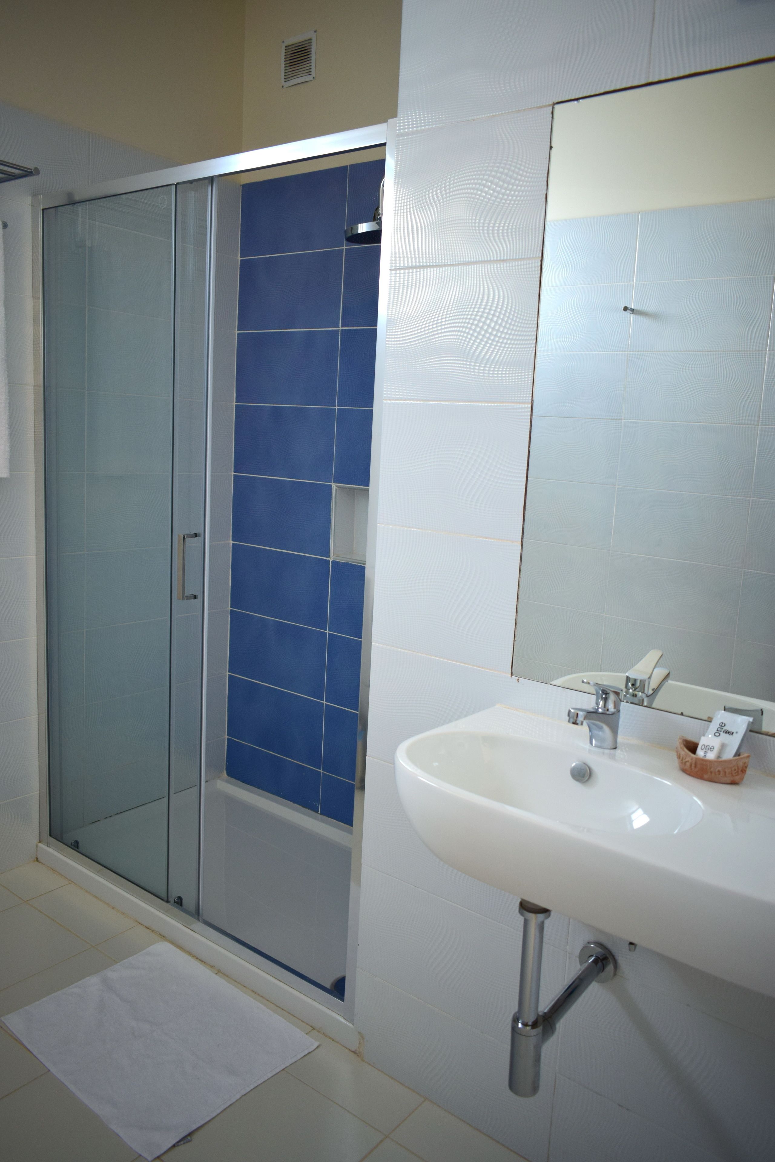 standard double or twin room | bathroom | shower, free toiletries, towels
