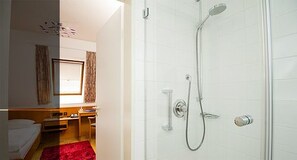 Single Room, 1 Twin Bed, Non Smoking | Bathroom | Shower, hair dryer, towels - Altstadthotel Meppen (Meppen)