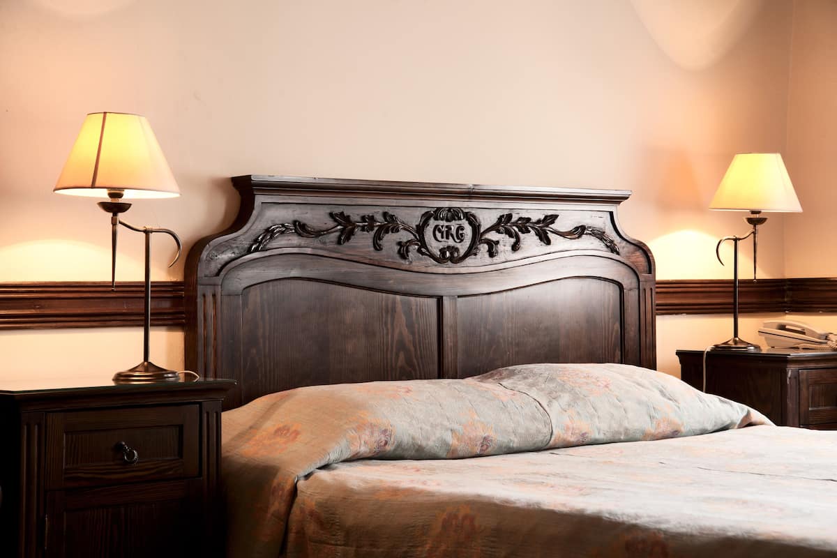 Habitación doble | Cortinas blackout, insonorización, wifi gratis y ropa de cama