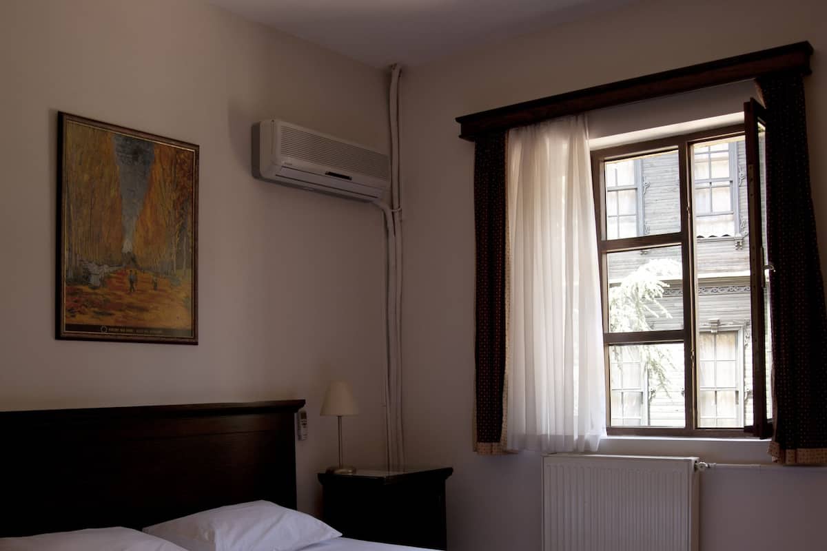 Habitación estándar | Cortinas blackout, insonorización, wifi gratis y ropa de cama