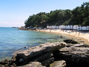 På stranden